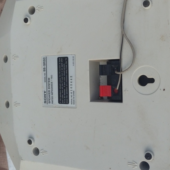 Sony Black and Gray Wall Mount  SS-SR5-Speaker - Picture 2 of 4